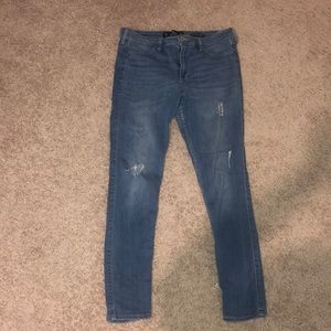 HOLISTER JEANS